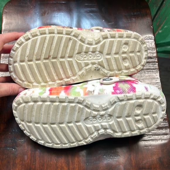 Crocs tie dye fur lined with jibs Size J3 - Picture 3 of 5
